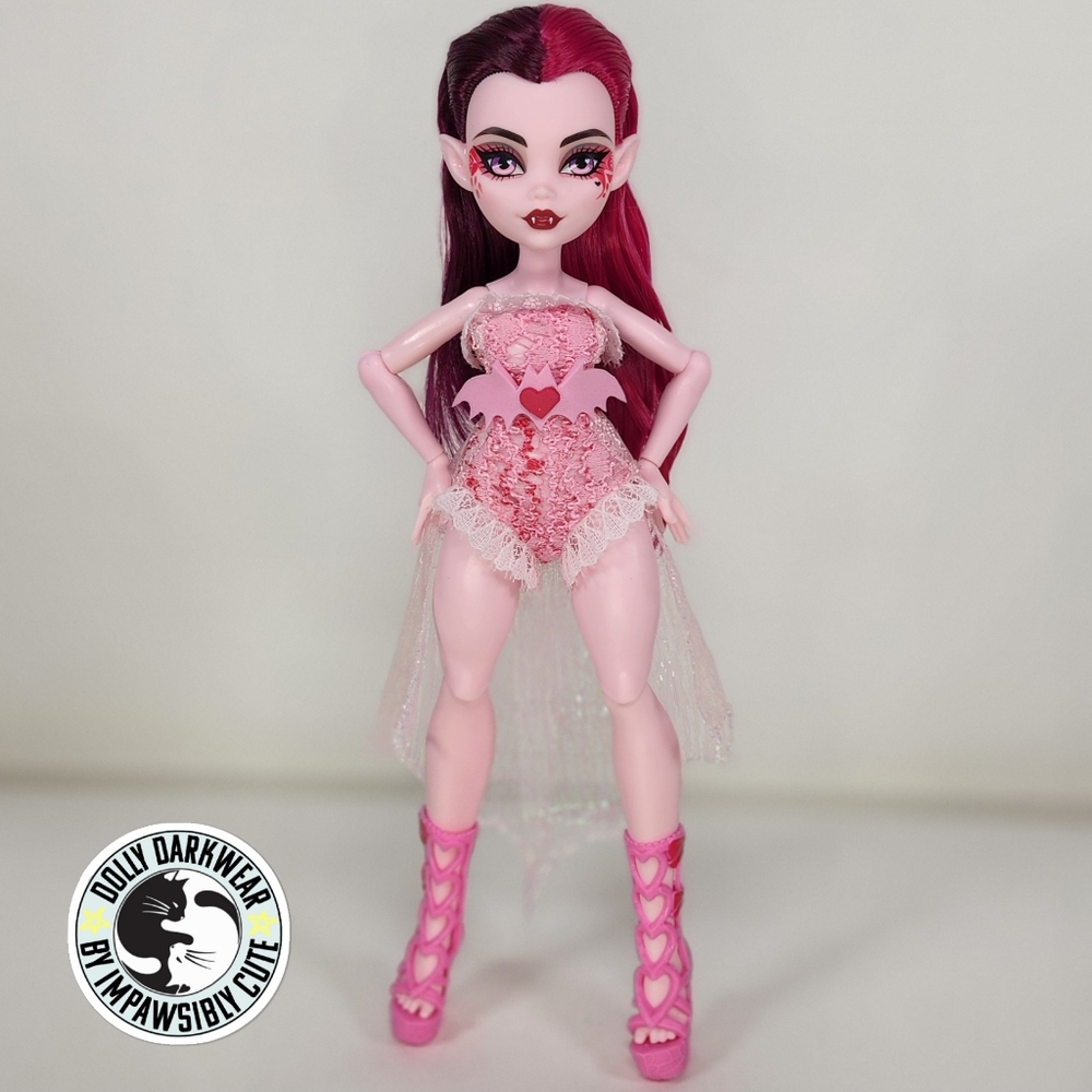 🎨 For Monster High G3 Draculaura- Pink and Red Superhero Cosplay Outfit